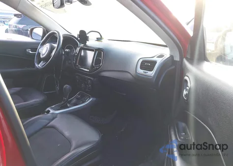 2018 Jeep Compass Latitude 4X4 z USA, uszkodzony, nr VIN 3C4NJDBB2JT265905